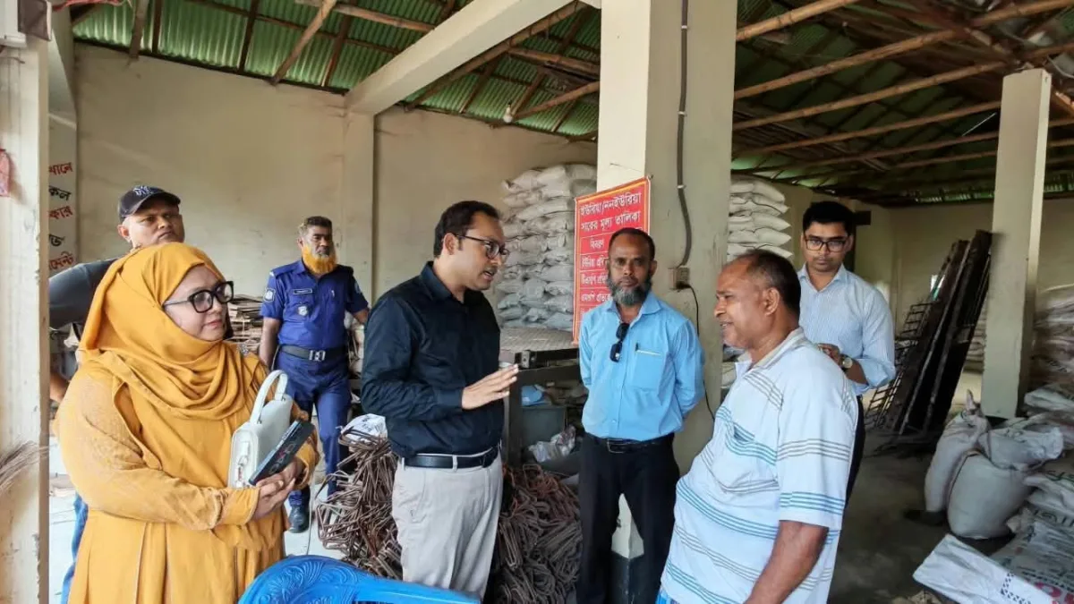 মনোহরদীতে সার ডিলার ও বিক্রয় গুদাম পরিদর্শনে ইউএনও